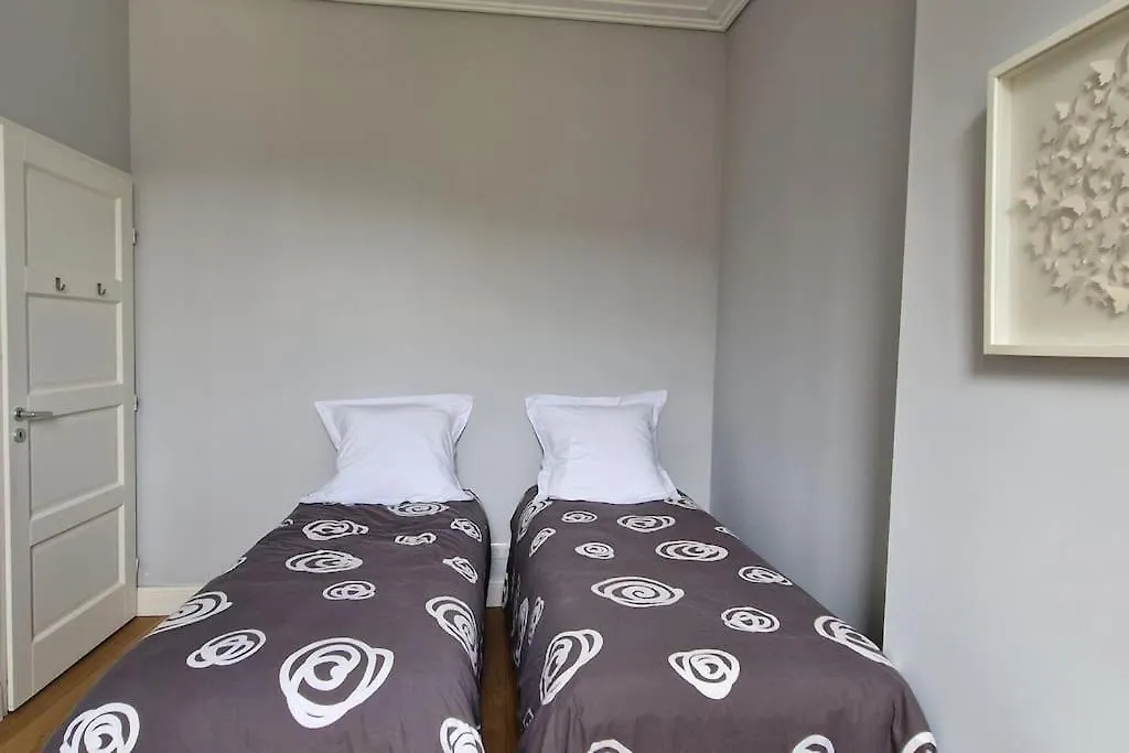 Charmant Appartement T3 Plein Centre Bagnères-de-Luchon Apartman